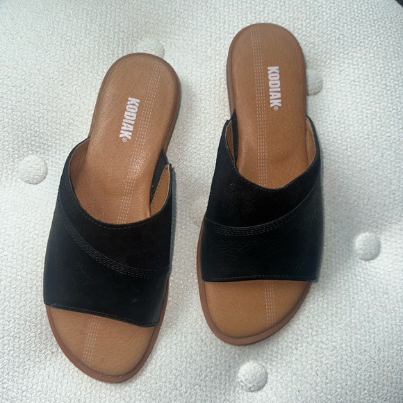 Kodiak Alexi Black Leather Slides - Picture 1 of 6